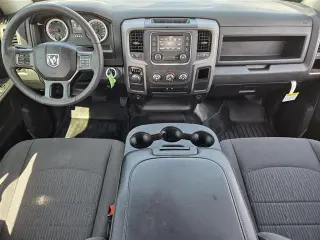Ram 1500 Classic 2023 4x2 Tradesman 4p Cabasión de Tripulación con Caja Corta de 5.5 pies Sujeción de Pickup
