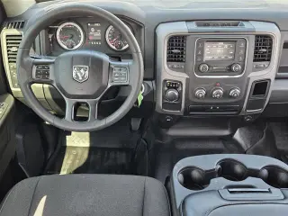 Ram 1500 Classic 2023 4x2 Tradesman 4p Cabasión de Tripulación con Caja Corta de 5.5 pies Sujeción de Pickup