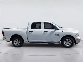 Ram 1500 Classic 2023 4x2 Tradesman 4p Cabasión de Tripulación con Caja Corta de 5.5 pies Sujeción de Pickup