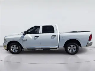 Ram 1500 Classic 2023 4x2 Tradesman 4p Cabasión de Tripulación con Caja Corta de 5.5 pies Sujeción de Pickup