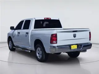 Ram 1500 Classic 2023 4x2 Tradesman 4p Cabasión de Tripulación con Caja Corta de 5.5 pies Sujeción de Pickup