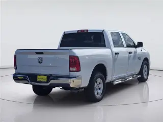 Ram 1500 Classic 2023 4x2 Tradesman 4p Cabasión de Tripulación con Caja Corta de 5.5 pies Sujeción de Pickup