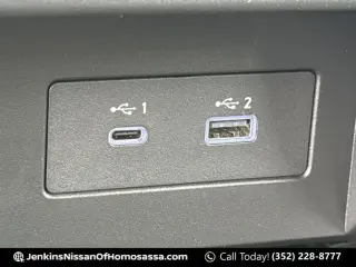 Nissan Titan 2024 4x2 SV 4 puertas Cabina Crew 5.6 pies. Caja corta