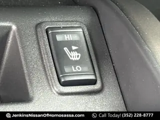 Nissan Titan 2024 4x2 SV 4 puertas Cabina Crew 5.6 pies. Caja corta