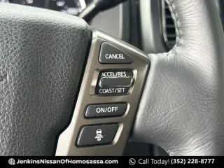Nissan Titan 2024 4x2 SV 4 puertas Cabina Crew 5.6 pies. Caja corta