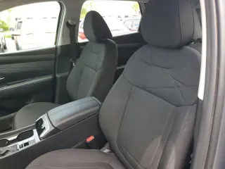 Hyundai TUCSON 2025 SE 4p SUV