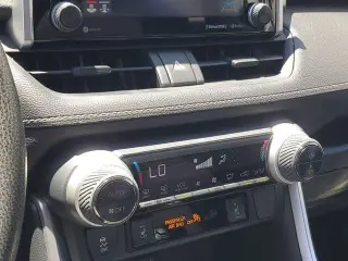 Toyota RAV4 2019 AWD XLE 4p SUV