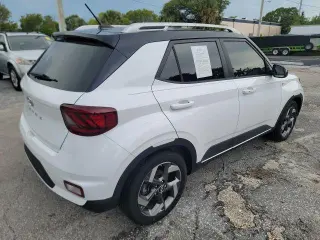 Hyundai VENUE 2023 Limited 4p Crossover