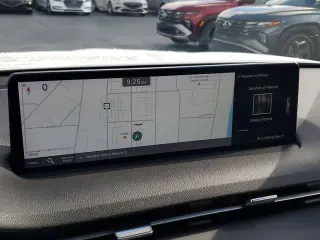 Genesis GV70 2025 AWD 2.5T Standard 4p SUV