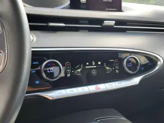 Genesis GV70 2025 AWD 2.5T Standard 4p SUV