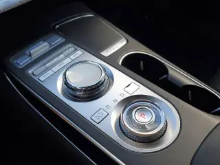 Genesis GV70 2025 AWD 2.5T Standard 4p SUV