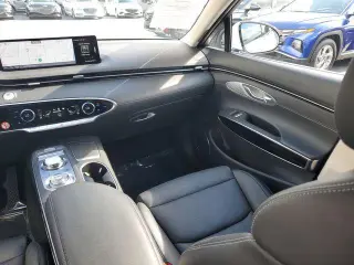 Genesis GV70 2025 AWD 2.5T Standard 4p SUV