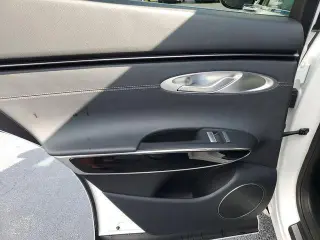 Genesis GV70 2025 AWD 2.5T Standard 4p SUV