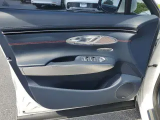 Genesis GV70 2023 AWD 2.5T Estándar 4p SUV