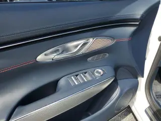 Genesis GV70 2023 AWD 2.5T Estándar 4p SUV