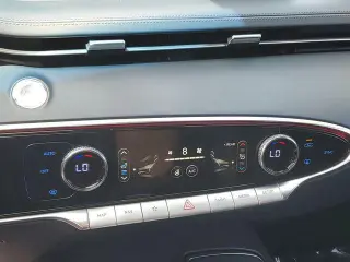 Genesis GV70 2023 AWD 2.5T Estándar 4p SUV