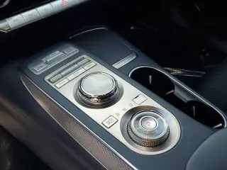 Genesis GV70 2023 AWD 2.5T Estándar 4p SUV