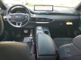 Genesis GV70 2023 AWD 2.5T Estándar 4p SUV