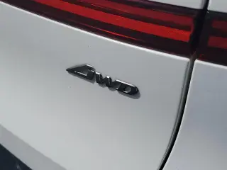Genesis GV70 2023 AWD 2.5T Estándar 4p SUV