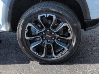 GMC Canyon 2023 4x4 Denali 4p. Cabina Crew 5 pies. SB