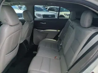 Cadillac XT4 2023 Premium Luxury 4 puertas Crossover