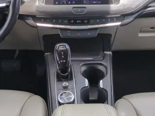 Cadillac XT4 2023 Premium Luxury 4 puertas Crossover