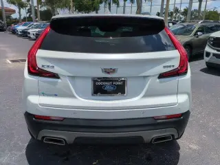 Cadillac XT4 2023 Premium Luxury 4 puertas Crossover