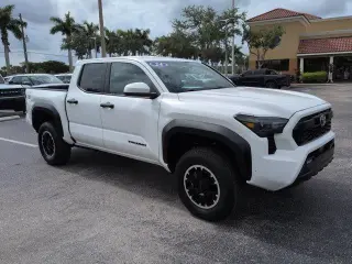 Toyota Tacoma 2024 4x4 TRD Off-Road 4 puertas Double Cab 5.0 pies SB 8A