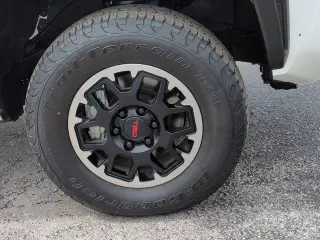 Toyota Tacoma 2024 4x4 TRD Off-Road 4 puertas Double Cab 5.0 pies SB 8A