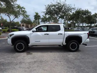 Toyota Tacoma 2024 4x4 TRD Off-Road 4 puertas Double Cab 5.0 pies SB 8A