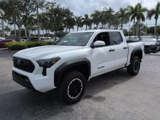 Toyota Tacoma 2024 4x4 TRD Off-Road 4 puertas Double Cab 5.0 pies SB 8A