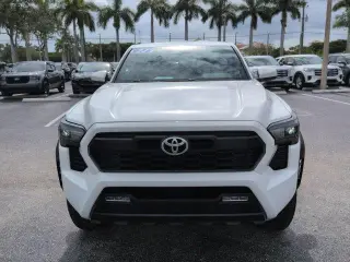 Toyota Tacoma 2024 4x4 TRD Off-Road 4 puertas Double Cab 5.0 pies SB 8A