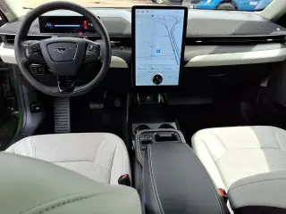 Ford Mustang Mach-E 2025 Premium 4p SUV