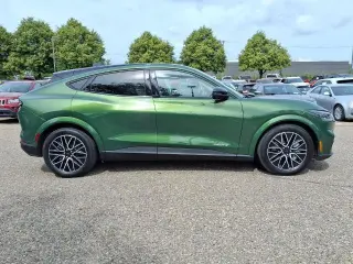 Ford Mustang Mach-E 2025 Premium 4p SUV