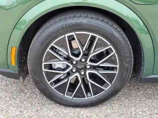 Ford Mustang Mach-E 2025 Premium 4p SUV