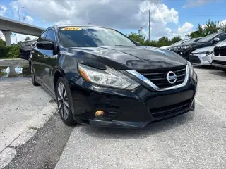 Nissan Altima 2017 2.5 SV Sedán 4p