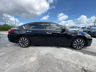 Nissan Altima 2017 2.5 SV Sedán 4p