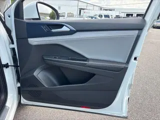 Volkswagen Taos 2024 SE 4p SUV