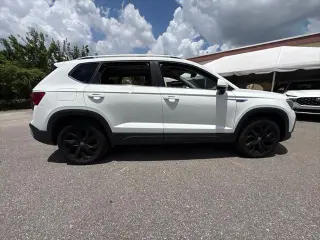 Volkswagen Taos 2024 SE 4p SUV