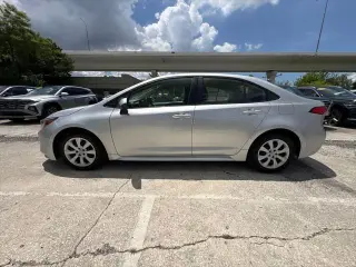 Toyota Corolla 2022 LE Sedán 4p.