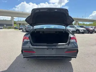 Hyundai ELANTRA Hybrid 2025 SEL Sport 4p Sedan