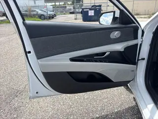 Hyundai ELANTRA Hybrid 2023 Limited 4p Sedan