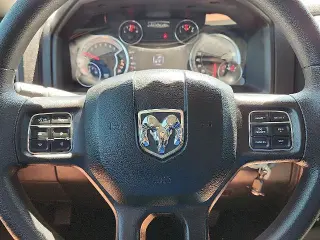 Ram 1500 Classic 2023 4x4 Tradesman 4p. Cabina de tripulación 5.5 pies CA Pickup