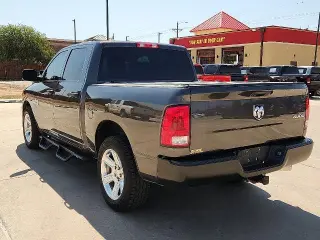 Ram 1500 Classic 2023 4x4 Tradesman 4p. Cabina de tripulación 5.5 pies CA Pickup