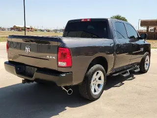 Ram 1500 Classic 2023 4x4 Tradesman 4p. Cabina de tripulación 5.5 pies CA Pickup