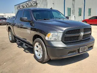 Ram 1500 Classic 2023 4x4 Tradesman 4p. Cabina de tripulación 5.5 pies CA Pickup