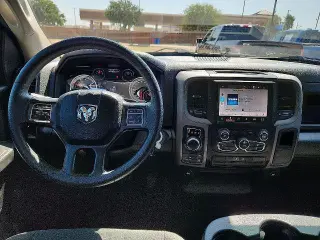 Ram 1500 Classic 2023 4x4 Tradesman 4p. Cabina de tripulación 5.5 pies CA Pickup