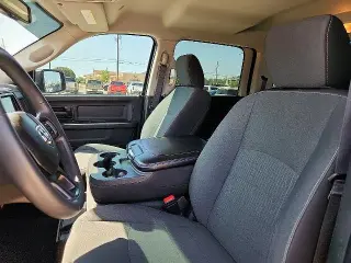 Ram 1500 Classic 2023 4x4 Tradesman 4p. Cabina de tripulación 5.5 pies CA Pickup