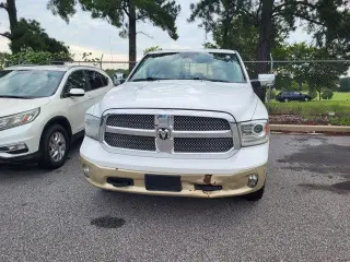 Ram 1500 2015 4x4 Laramie Limited 4 puertas Cabina doble 6.3 pies. Pickup con caja corta (lanzamiento a mediados de año)