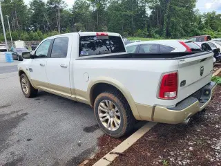 Ram 1500 2015 4x4 Laramie Limited 4 puertas Cabina doble 6.3 pies. Pickup con caja corta (lanzamiento a mediados de año)